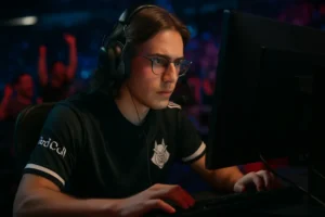 Valorant Player Transfers shown through players preparing at a practice setup